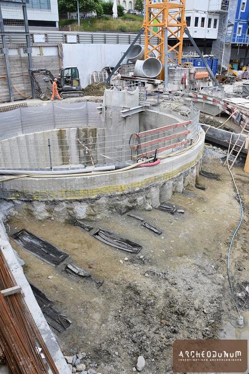 Lausanne - Les sépultures du secteur nord situées en bordure immédiate du puits donnant accès au chantier 
